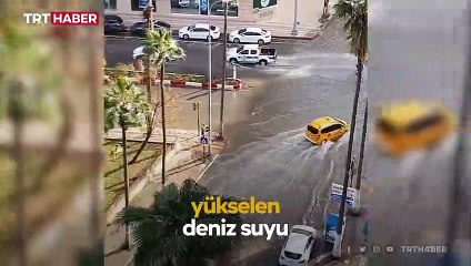 Hatay'da kuvvetli fırtına: Deniz taştı