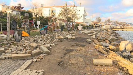 TSUNAMİ GİBİ... BÜYÜKADA'YI LODOSLA DEV DALGALAR VURDU