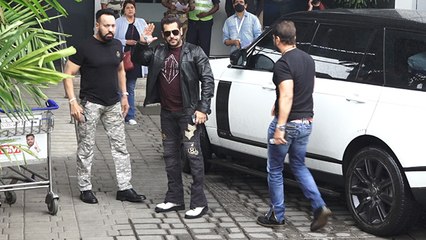 Salman Khan का Mumbai Privat Airport पर दिखा  Swag, Viral Video | FilmiBeat
