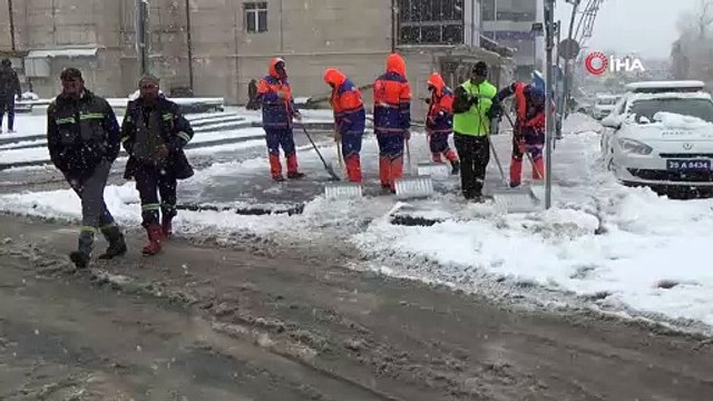 Erzurum’da kar yağışı görsel şölen oluşturdu