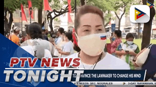 Supporters of Sen. Go gathered outside Comelec office in Manila to convince the senator to change his mind on presidential bid | via @PTV - Louisa Erispe