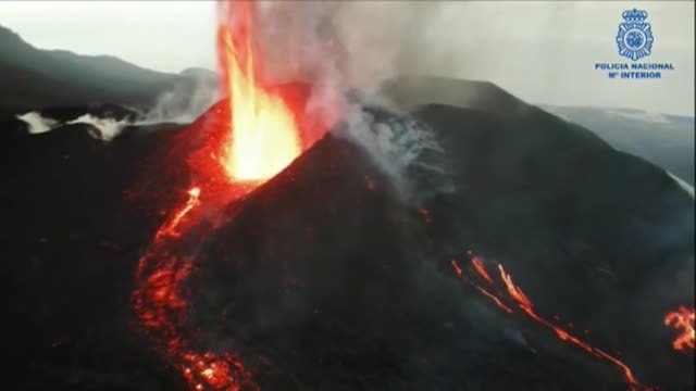El avance de las nuevas coladas aumenta la angustia de los vecinos de La Laguna