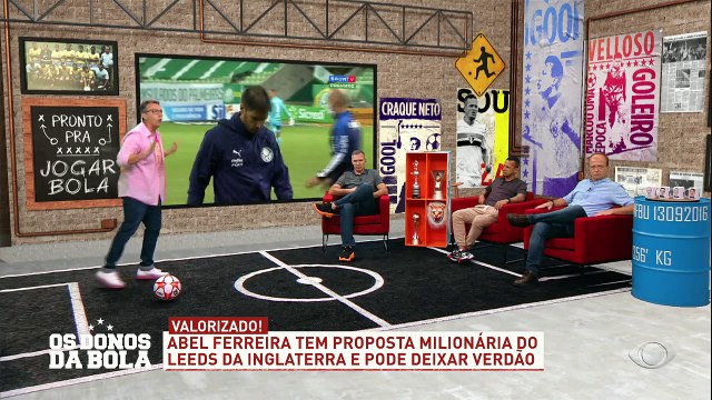 Caso Marcelo Bielsa pode estar de saída do Leeds, da Inglaterra. Caso realmente aconteça, Abel Ferreira é um dos nomes citados para assumir o clube. Será???#OsDonosdaBola