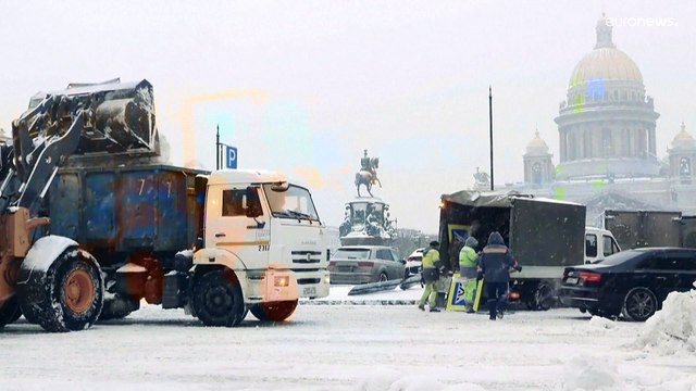 شاهد: مدينة سان بطرسبرغ ترتدي حلّة بيضاء بعد ليلة من تساقط الثلوج بغزارة