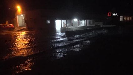 Hatay'da fırtına nedeniyle deniz taştı