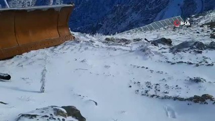 İzmir'e mevsimin ilk karı düştü