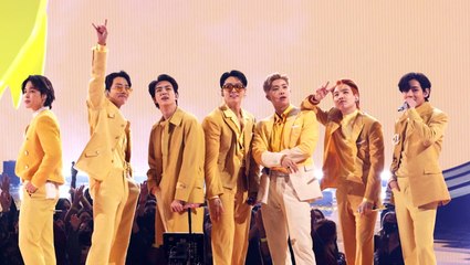 BTS’ ‘Dynamite’ Was Apple Music’s Most Streamed Song of 2021 | Billboard News