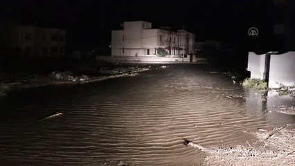 Son Dakika | Yükselen dalgalar sonucu sahil şeridindeki iş yerleri su altında kaldı