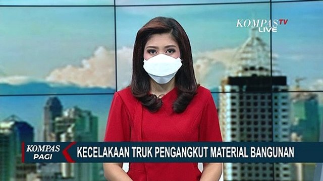 Truk Pengangkut Material Terperosok ke Parit Akibat Tak Kuat Menanjak, Diduga Kelebihan Beban Muatan