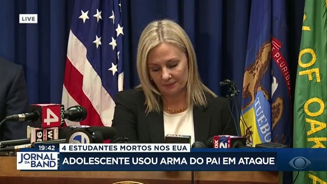 O adolescente que abriu fogo em uma escola perto de Detroit e matou quatro colegas será julgado como adulto. A polícia americana afirma que o crime foi premeditado.