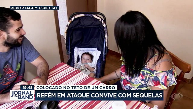 Há um ano, a cidade de Criciúma foi aterrorizada por bandidos num mega assalto a agências bancárias. Depois das ações do chamado novo cangaço , o impacto nas cidades vai além do prejuízo dos bancos.