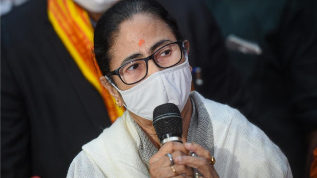 CM Mamata accuses of 'insulting National Anthem'