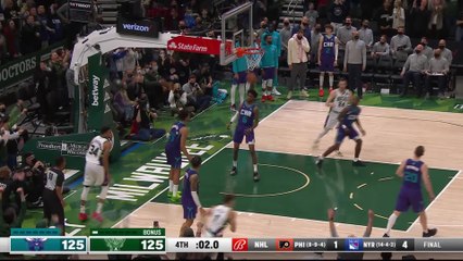 Play of the Day: Giannis Antetokounmpo