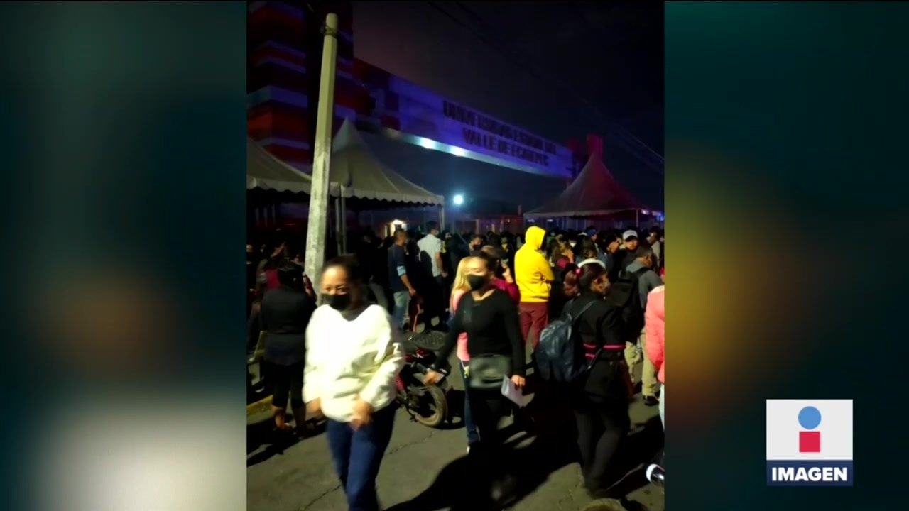 Continúan las largas filas en Ecatepec para vacunarse contra Covid-19