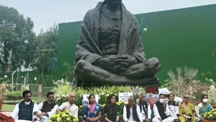 Opposition leaders continue their protest