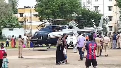 தந்தையின் இறுதி சடங்கு.. பெங்களூர் டூ புதுக்கோட்டைக்கு ஹெலிகாப்டரில் வந்த பாசக்கார மகன்.. நெகிழ்ச்சி