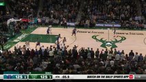 Giannis layup puts the Bucks on top