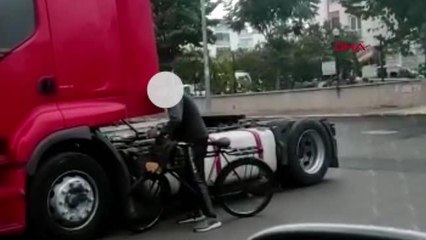 PARK HALİNDEKİ TIR'IN AKÜSÜNÜ ÇALAN ŞÜPHELİ KAMERADA