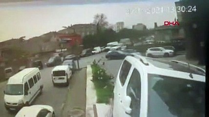 Başakşehir'de lodos çatıyı böyle uçurdu