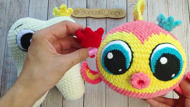 Как связать маленькую корону крючком для игрушки. Схема и видео для начинающих