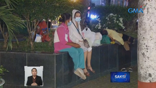 Ilang namamasyal, kanya-kanyang diskarte para labanan ang lamig | Saksi