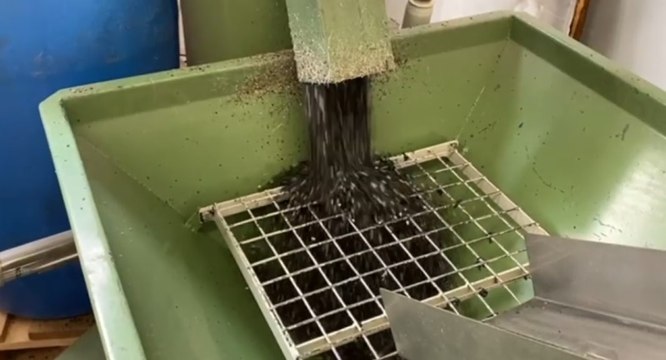 Monopoli (BA) - Gestione rifiuti speciali non autorizzata, sequestrato stabilimento di lavorazione materie plastiche (02.12.21)