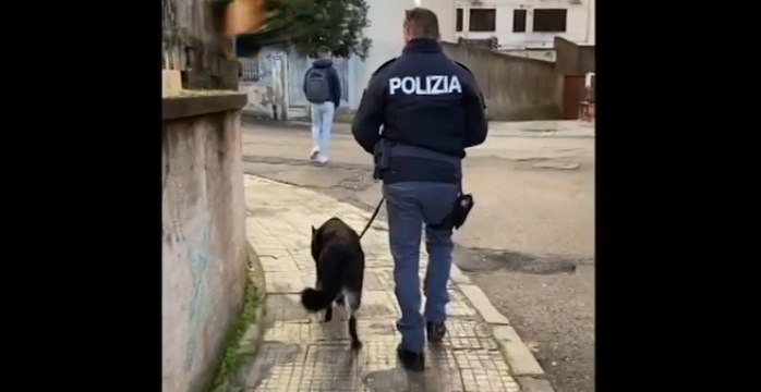 Nuoro - Controlli antidroga della Polizia in scuole, fermate autobus e piazze (02.12.21)
