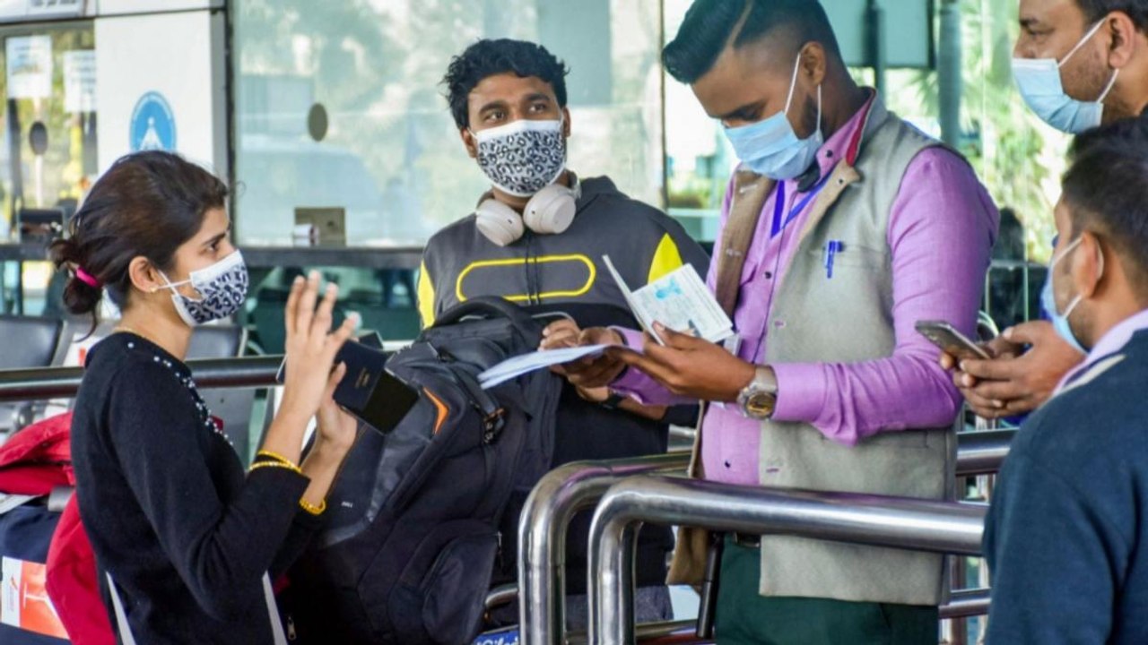 Omicron reaches India, Will lockdown be impleme...