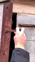 Le verrou secret de cette porte est très ingénieux