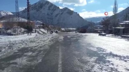 Pülümür'e mevsimin ilk karı yağdı