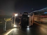 Anadolu Otoyolu'nda devrilen tır trafiği aksattı