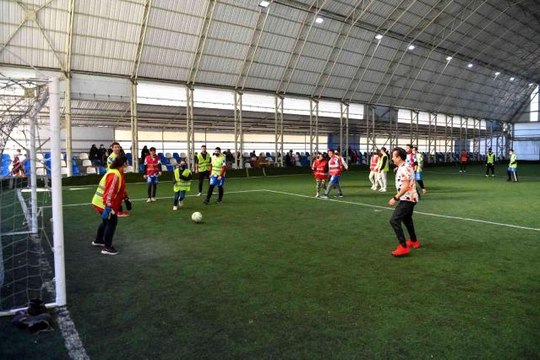 Son dakika haberleri! Tuzla'nın özel çocukları Başkan Yazıcı ile birlikte halı saha maçı yaptı