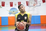 ŞANLIURFA - Ailesinden gizli başladığı basketbol, engelli Abdullah'ın hayatını değiştirdi
