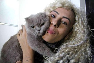 Dekolteli hırsızlar kilitli kapıyı çilingire 'dışarıda kaldık' diyerek açtırmışlar