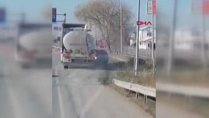 TIR'IN OTOMOBİLİ METRELERCE SÜRÜKLEDİĞİ ANLAR KAMERADA