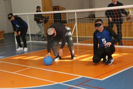 ENGELLİLERLE EMPATİ İÇİN GOALBALL OYNADILAR