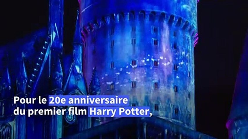 Le château d'Harry Potter s'illumine pour Noël dans le parc