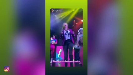 下载视频: El vídeo de Belén Esteban y Rocío Carrasco dándolo todo y bailando en una discoteca