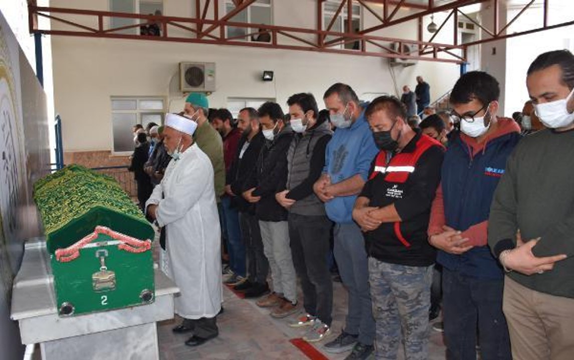 Salıncaktan düşerek ölen Ahmet Görkem'i arkadaşları sınıfta andı