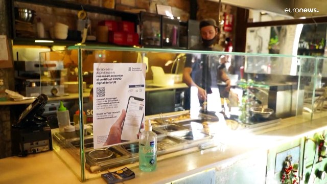 Cataluña exige ya el pasaporte COVID para entrar en los bares