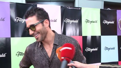 Miguel Ángel Silvestre presume de maestra de baile