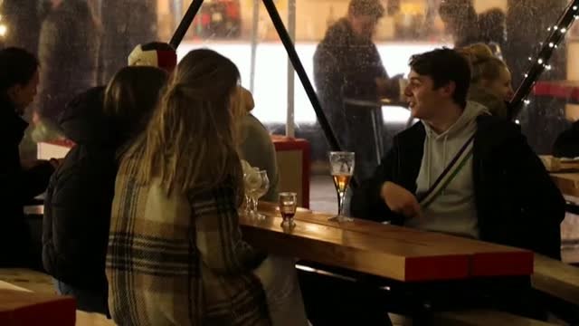 Bélgica endurece las restricciones covid para combatir uno de los peores picos de contagios en Europa