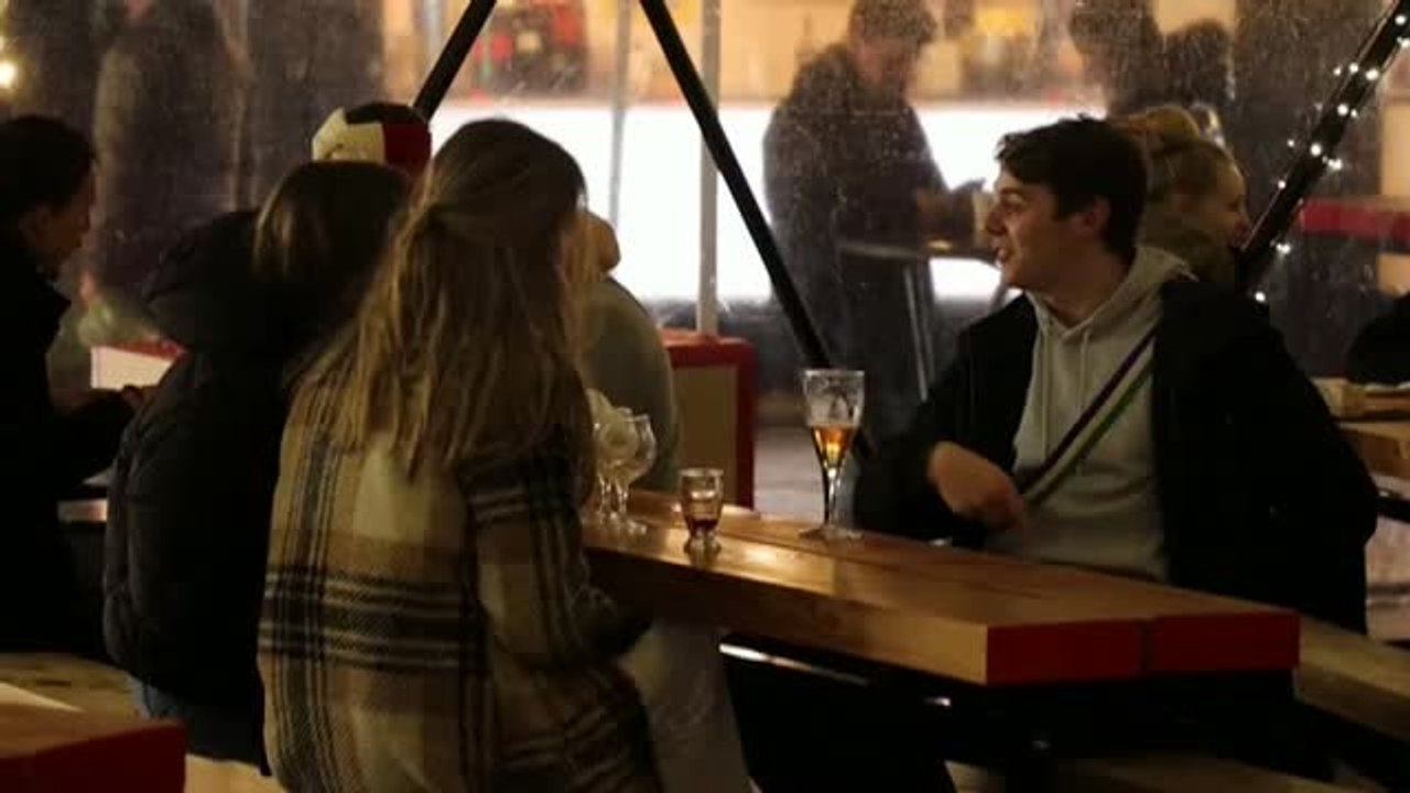 Bélgica endurece las restricciones covid para combatir uno de los peores picos de contagios en Europa