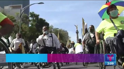 Personas con discapacidad realizan marcha en la CDMX