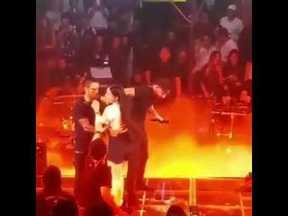 MALUMA RECHAZA A FAN EN PLENO CONCIERTO
