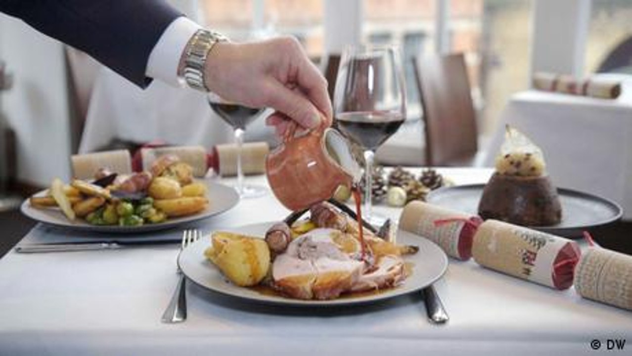 Von Truthahn bis Kartoffelsalat: Weihnachtliche Festessen in Europa