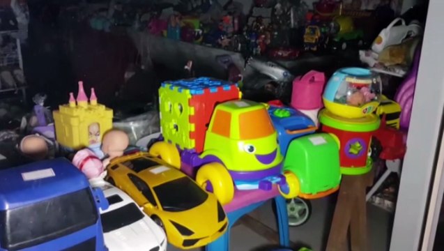 Pessoas acampam em fila para o bazar beneficente que acontece neste sábado em Cascavel