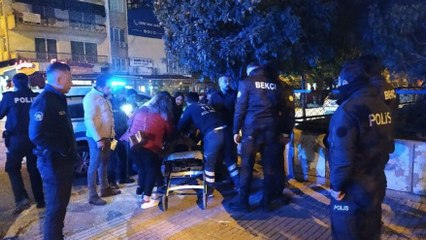 Kocasının silahını kurcalarken kendini vurdu