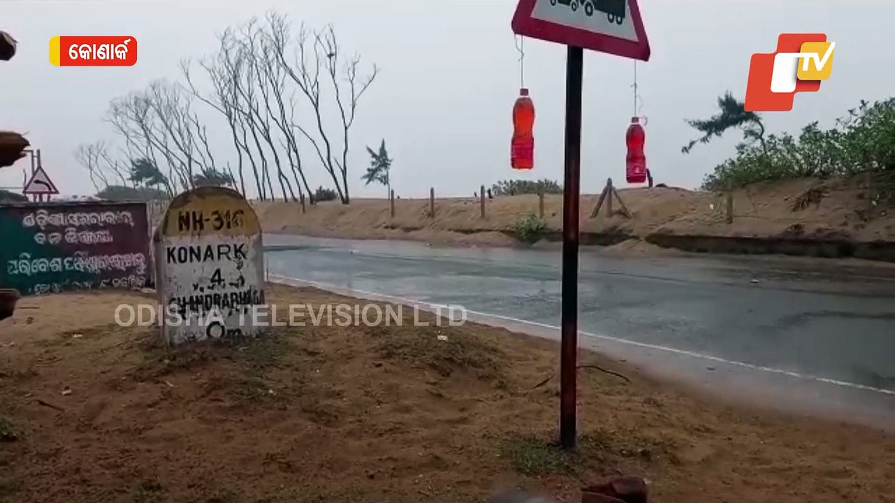 Locals In Konark Brace Up For Cyclone Jawad