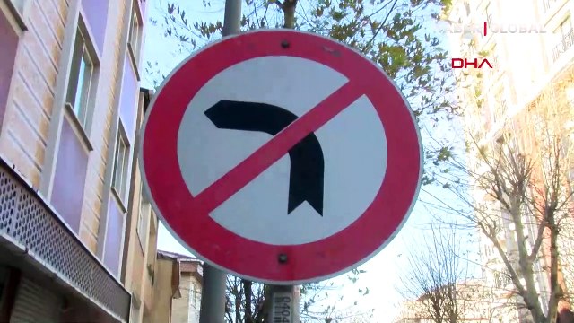 İstanbul Bağcılar'da trafik magandası kamerada: Ters yönden gitti, doğru yönden giden sürücünün aracına saldırdı